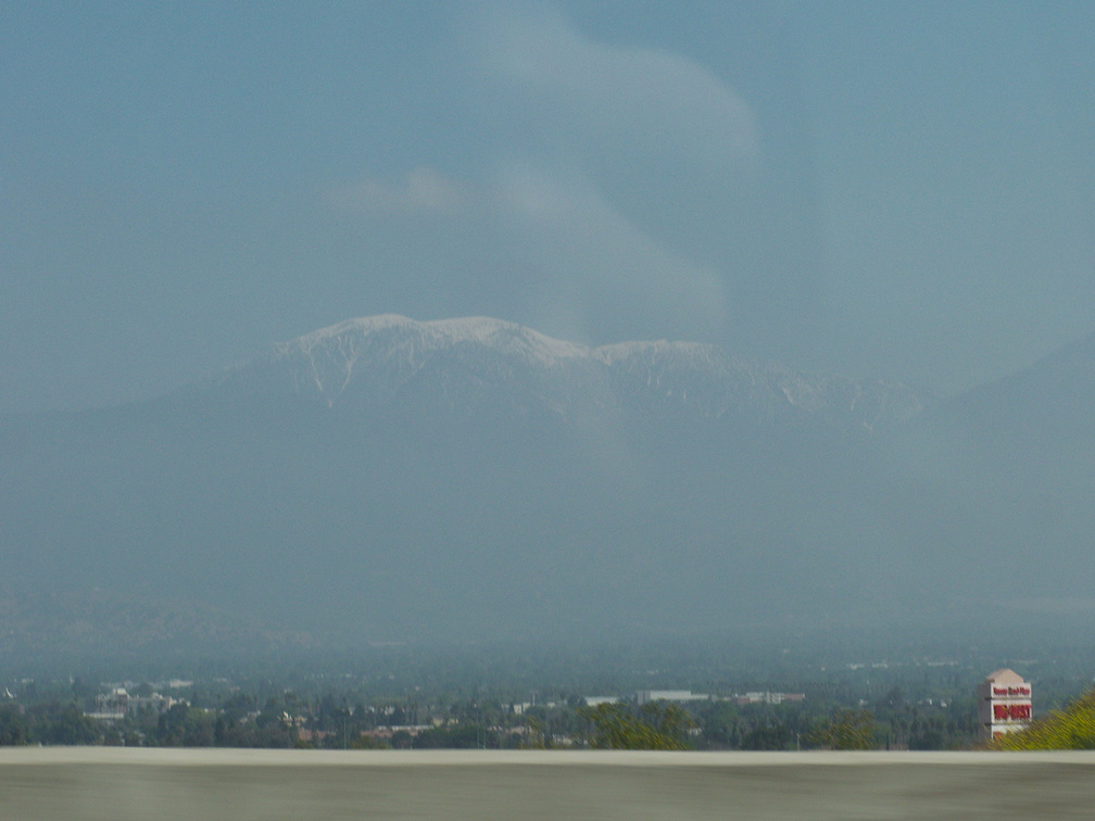 view-snow-on-San-Gabriel-Mountains-from-I-10-2010-04-24-IMG 4516