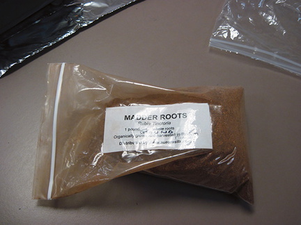120-madder-root-dried-ground-Rubia-tinctorum-2009-11-19-IMG 0072