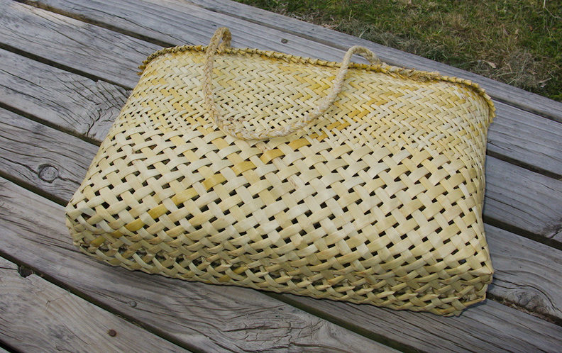 basket-made-from-NZflax-leaves-Maori-weaving-technique-Whakatane-2015-10-20-IMG 6000