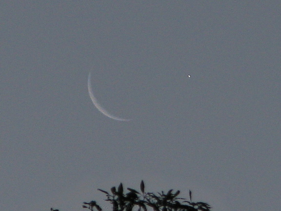 moon-crescent-venus-2009-04-22-IMG 2758