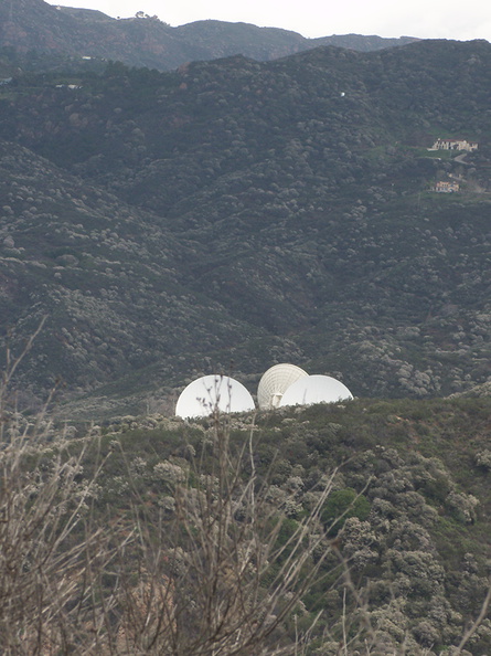 radio-astronomy-dish-antennas-Malibu-Springs-trail-2013-01-27-IMG 3336