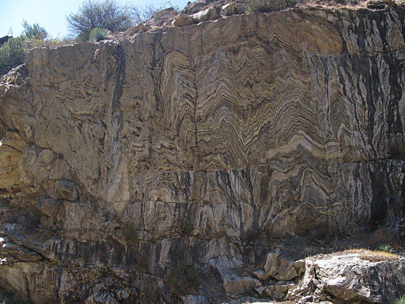 banded-calcite-rocks-along-road-nr-Boyden-2008-07-22-img_0693.jpg