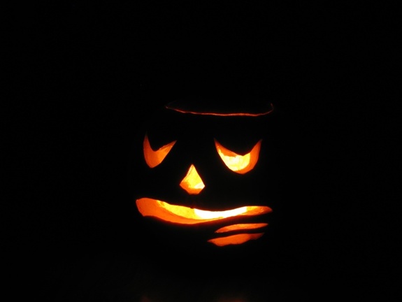 exam-fear-pumpkin-by-Sophie-2008-10-15-IMG 1443