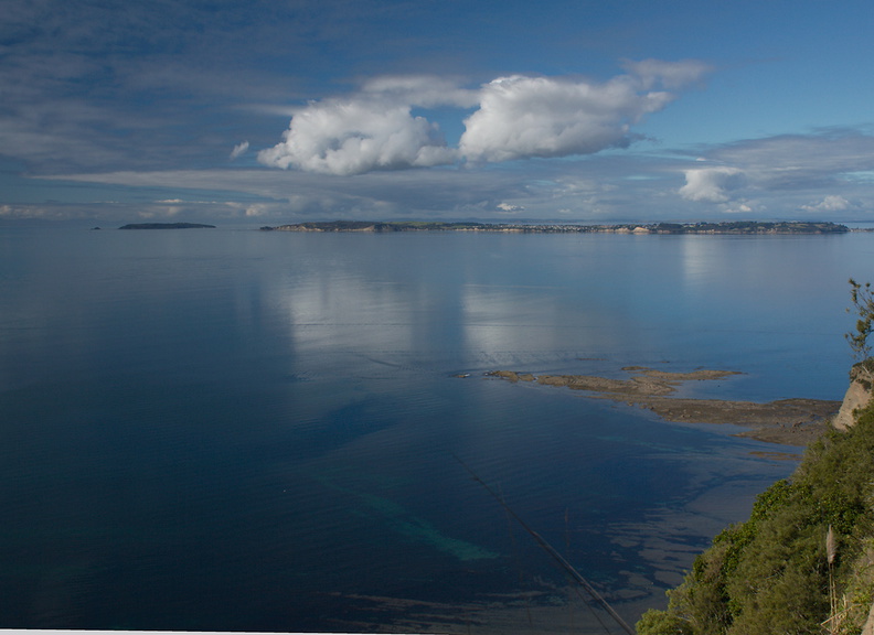view-toward-islands-sea-like-glass-Perimeter-Track-Wenderholm-ARC-Reserve-2013-07-20-IMG_9474.jpg