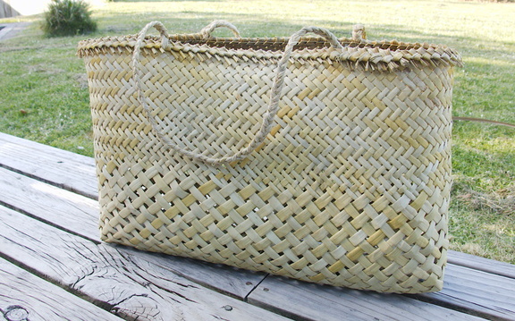 basket-made-from-NZflax-leaves-Maori-weaving-technique-Whakatane-2015-10-20-IMG 5995