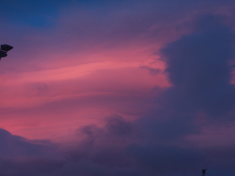 sunset-stratified-clouds-over-Wellington-Harbor-19-06-2011-IMG_8699.jpg