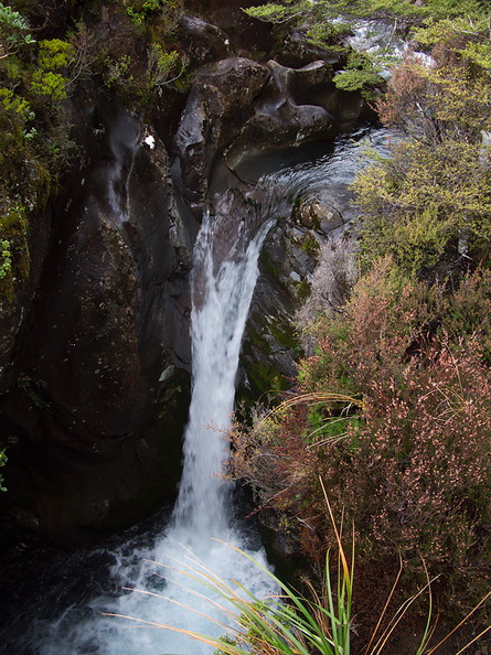small-waterfall-Taranaki-Falls-trail-Tongariro-24-06-2011-IMG_8800.jpg
