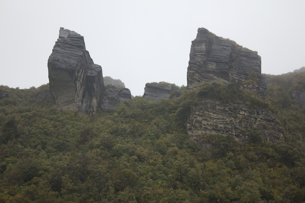 huge-layered-block-rock-formations-along-road-Waikaremoana-to-Wairoa-2015-10-24-IMG 2332