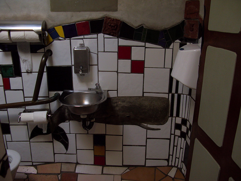 Hundertwasser-toilets-stall-Kawakawa-09-07-2011-IMG_9132.jpg
