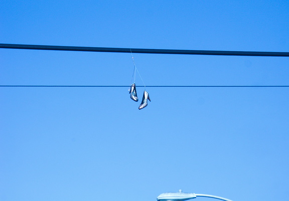 diamond-stilettos-on-a-wire-over-Fairfax-Ave-Los-Angeles-2012-01-21-IMG 0473