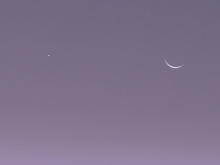 crescent-moon-and-venus-2009-09-16-IMG 3384