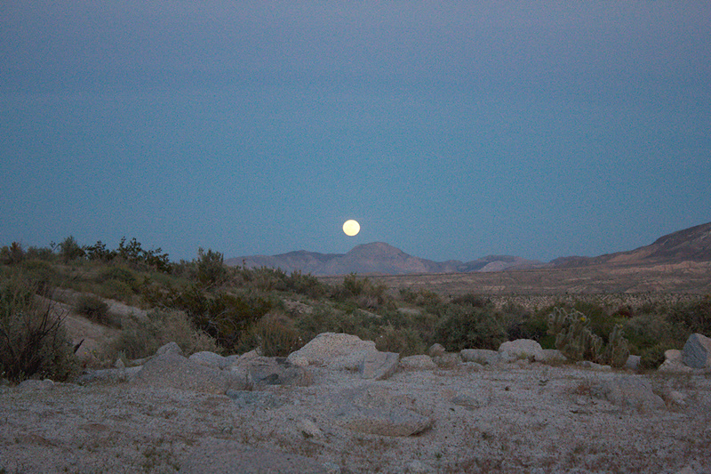 full-moon-rising-Mountain-Palm-Springs-Anza-Borrego-2010-03-29-IMG 0117